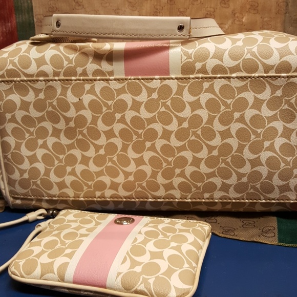 Elegance ♥ Coach Handbag and clutch set - Picture 6 of 8